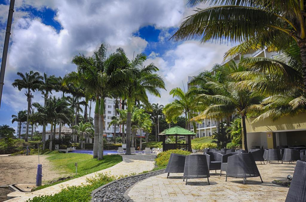 Hotel Makana Resort Tonsupa Exteriör bild